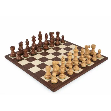 Compleet Classic VII schaakspel: houten bord met opgestelde stukken