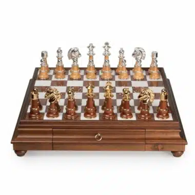 Staunton XL III Set Schaakbord op Voet in Massief Hout en Toscaans Albast Blad met Opbergla & Schaakspel in Hout en Verguld en Verzilverd Messing
