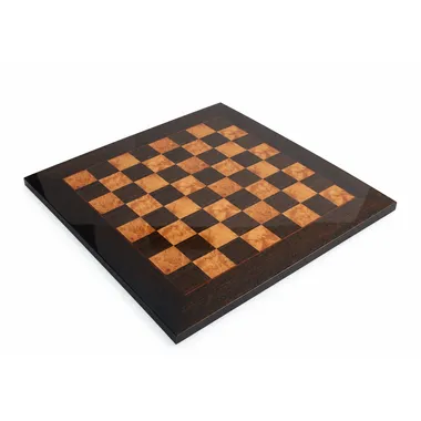 Schaakbord van gelakt madrone- en heidehout, diagonaal overzicht