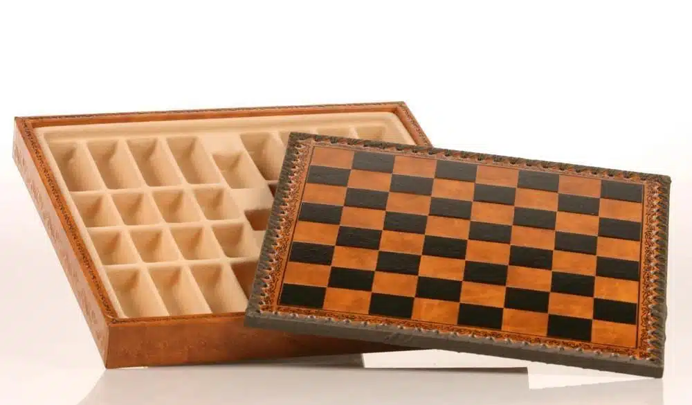 Camelot Koning Arthur Set XII Schaakbord met Opbergruimte en Schaakspel in Metaal - Afbeelding 21