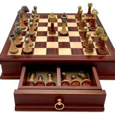 Set Classic XV Schaakbord van Mahonie- en Esdoornhout en Schaakspel in Hout en Metaal
