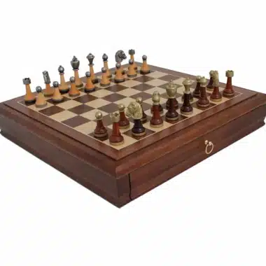Classic XIV set vanaf de zijkant met opgestelde metalen en houten stukken