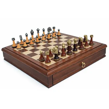 Classic XIV set vanaf de zijkant met opgestelde metalen en houten stukken