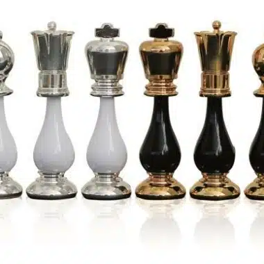 Schaakspel Zwart en Wit in Hout en Massief Messing met 24-Karaats Goud en Zilver