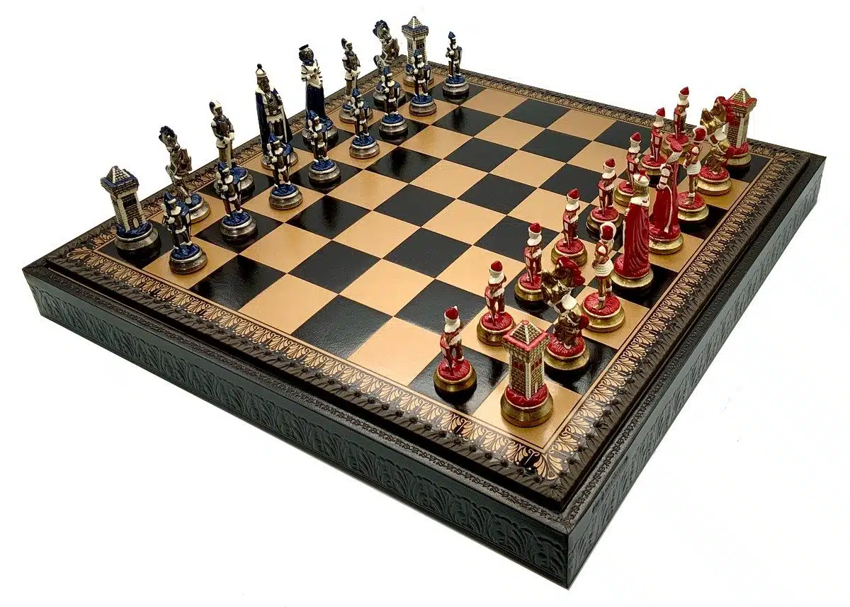Set Mary Stuart III Schaakbord in Kunstleer & Handbeschilderd Metalen Schaakspel