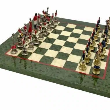 Luxe Napoleon III Set: Schaakbord van Esdoornhout in Glanzend Gemarmerd Groen met Handbeschilderd Metalen Schaakspel