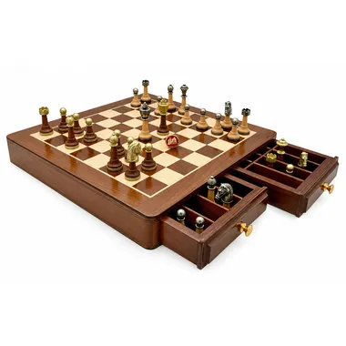 Compleet schaakspel met houten bord en geopende opbergkist