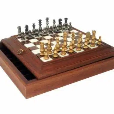 Set Franse Stijl Schaakbord in Massief Hout en Albast met Opbergruimte & Schaakspel in Massief Messing