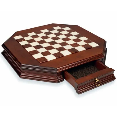 Achthoekig schaakbord van massief hout met geopende opbergla