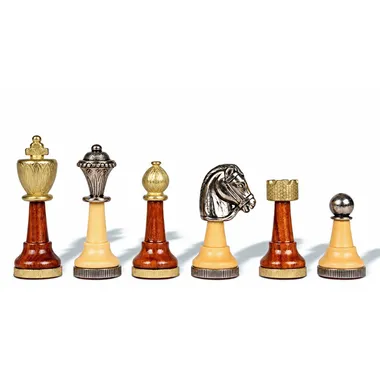 Schaakstukken Classic II op een rij, hout met gouden en zilveren metalen afwerking