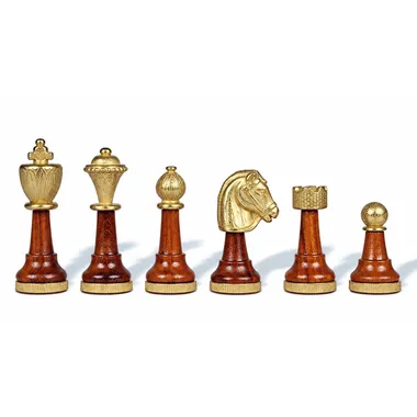 Schaakspel Classic II, stukken van hout en goudkleurig metaal van voren getoond