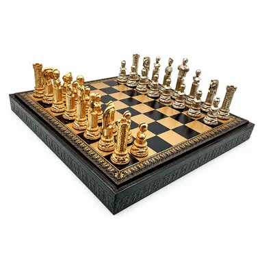 Empire Romain VI set, compleet schaakbord met gouden en zilveren stukken opgesteld