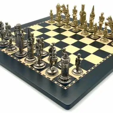 Camelot Koning Arthur schaakset met houten schaakbord en metalen figuren