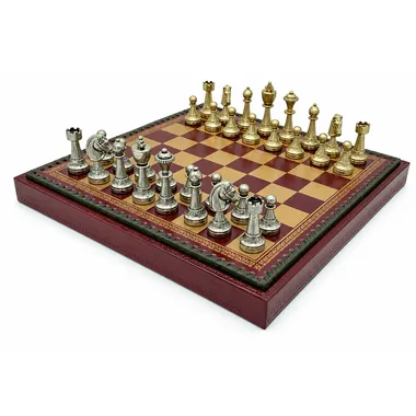 Staunton Mix V set, totaalbeeld op rood schaakbord met opbergkist