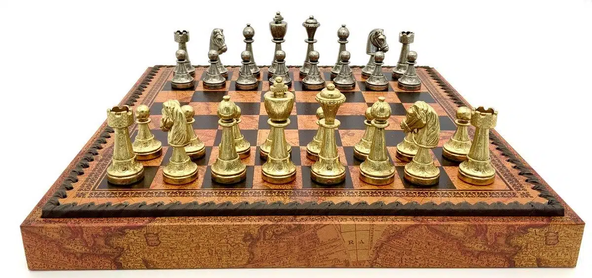 Staunton Mix VI Set met Bruin Schaakbord met Opbergruimte en Metalen Schaakstukken - Afbeelding 4