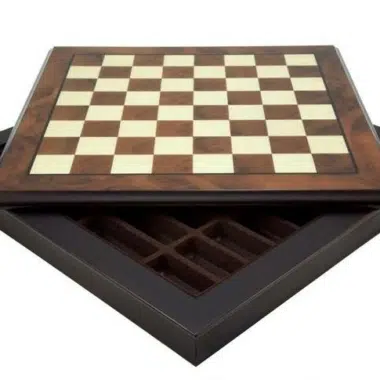 Alternative view of Set Romeinen vs Barbaren III – Schaakbord in Notenhout en Esdoornhout & Schaakspel in Massief Metaal