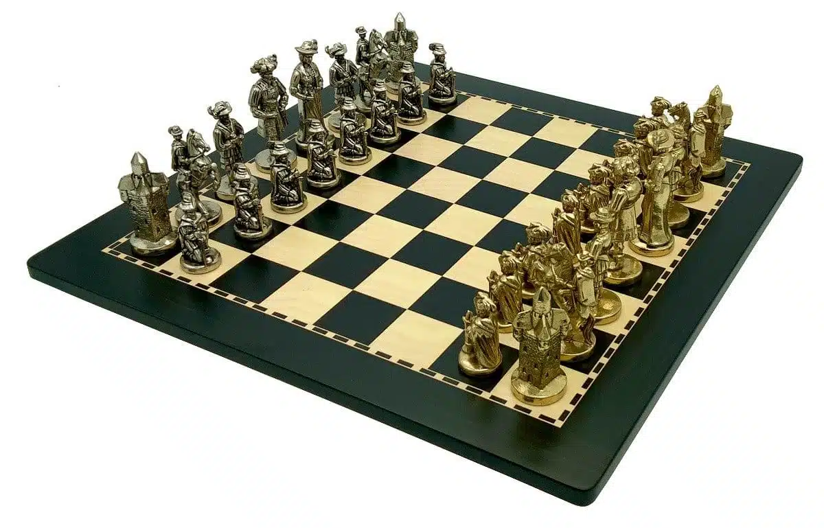 Set Lanzichenecchi III Houten Schaakbord en Metalen Schaakspel