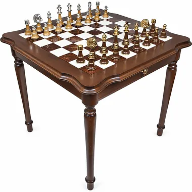 Schaaktafel van hout en Carrara-marmer met gouden en zilveren stukken