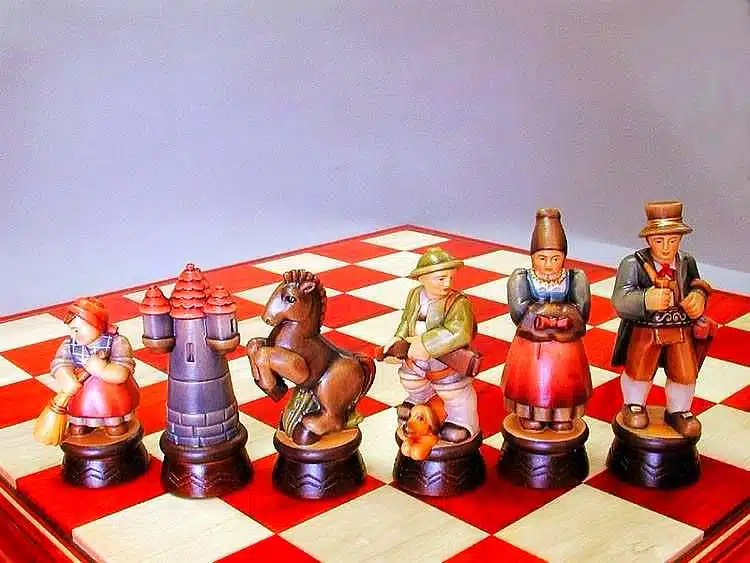 Jeu d'Echecs "Alpine Peint à l'Huile" en Bois des Alpes Massif Sculpté Traditionnellement