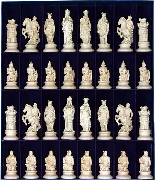 Jeu d'Echecs "Etrusque Bois Naturel" en Bois des Alpes Massif Sculpté Traditionnellement