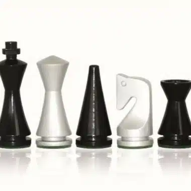 Schaakspel "Modern Piramide" in Zwart-Wit Gelakt Hout