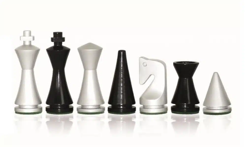 Schaakspel "Modern Piramide" in Zwart-Wit Gelakt Hout