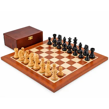 Championship II set met mahonie-esdoorn schaakbord, geëboniseerde buxushouten stukken en kist
