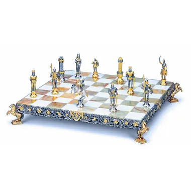 Set "Karel de Grote Keizer van het Heilige Roomse Rijk" Schaakbord en Schaakspel in Brons, Onyx en 24-Karaats Goud