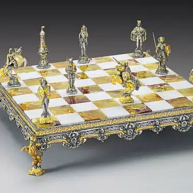 Ensemble "Epoque Médiévale" Echiquier et Jeu d'Echecs en Bronze, Onyx et Or 24 Carats