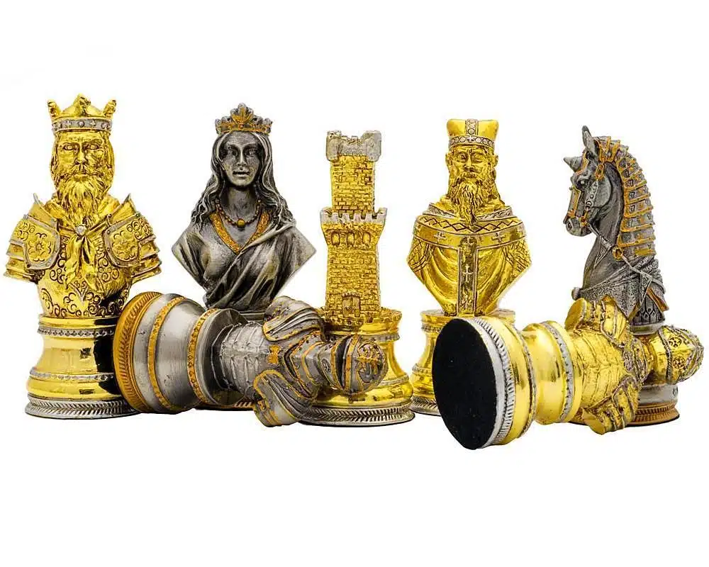 Luxueuze Set Middeleeuws Buste Schaakbord van Iepen- en Heidehout & Schaakspel in Massief Tin Verguld met Goud en Zilver - Afbeelding 2