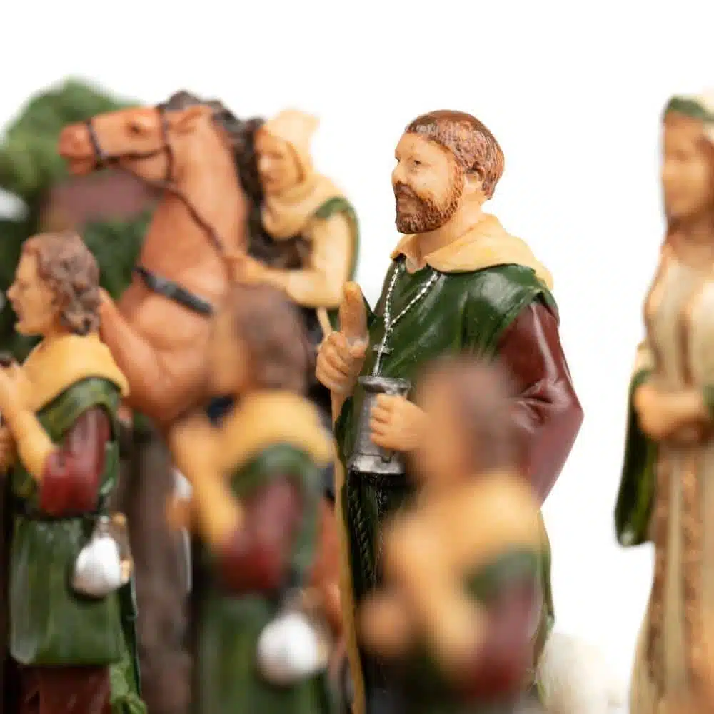 Set Robin Hood Schaakbord in Kunstleer & Handgeschilderd Schaakspel in Hars - Afbeelding 4