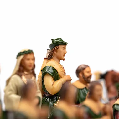 Robin Hood-stukken in beschilderde hars, detail van boogschutters en dame