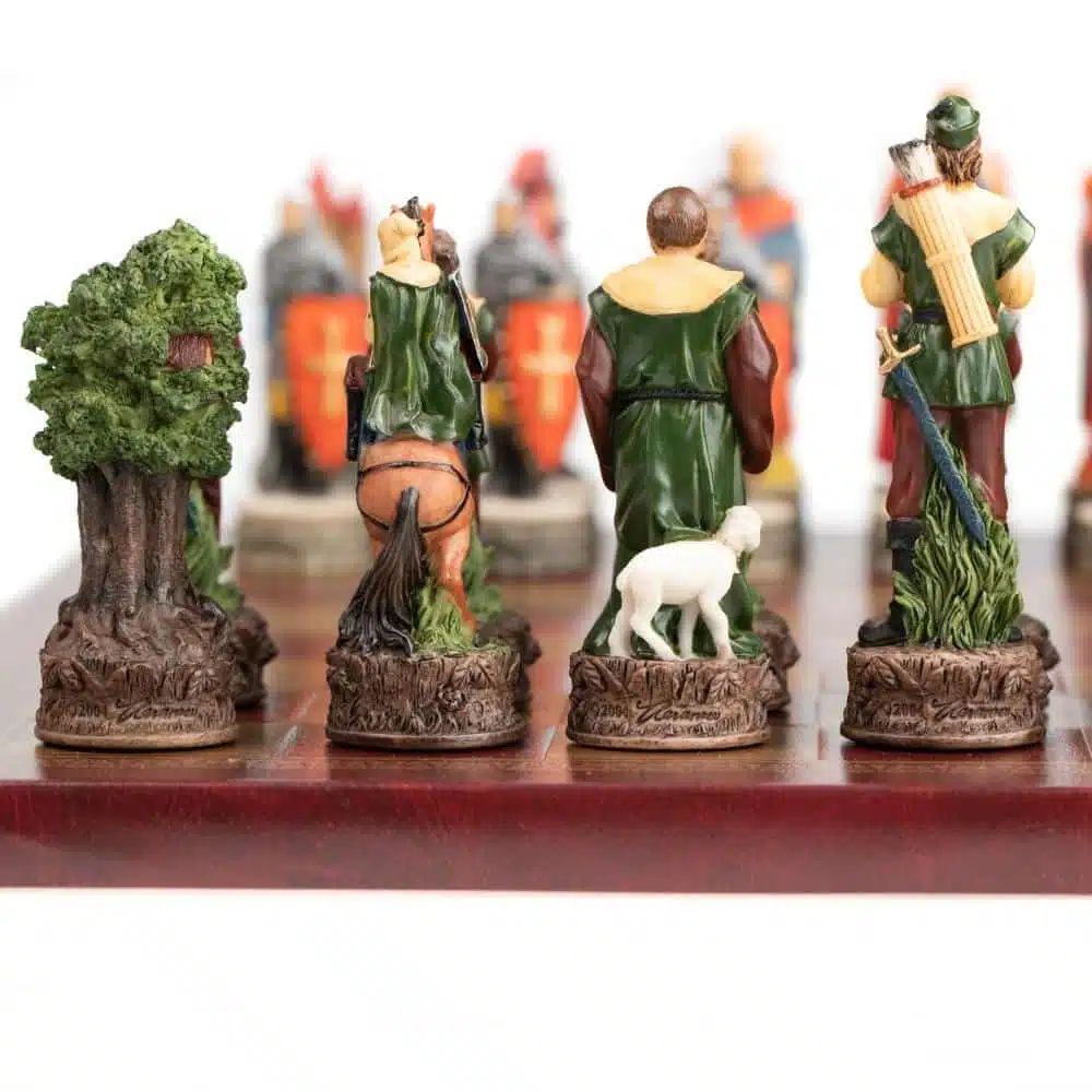 Set Robin Hood Schaakbord in Kunstleer & Handgeschilderd Schaakspel in Hars - Afbeelding 5
