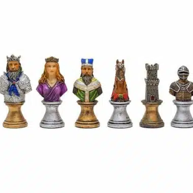 Schaakstukken Medieval Bust V, koning, dame, loper, paard, toren en ridder op een rij