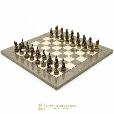 Compleet Dark Fantasy schaakspel op schaakbord van grijs essenhout, totaalbeeld