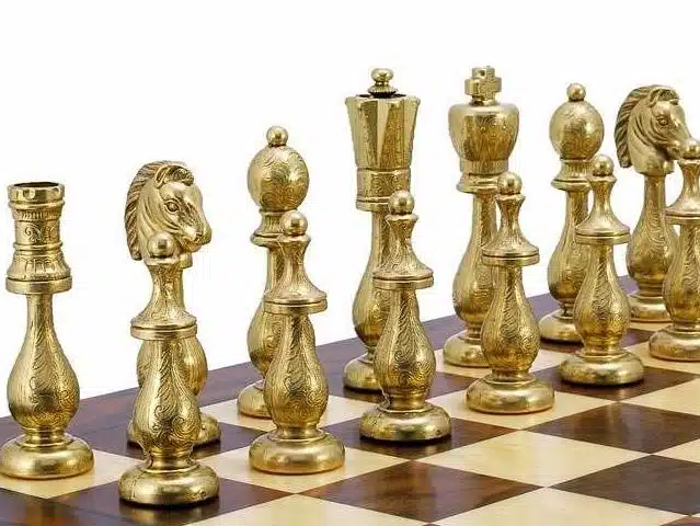 Set Arabic Style VI Schaakbord van Rozenhout en Esdoorn met Schaakspel in Goud- en Zilverkleurig Metaal - Afbeelding 6
