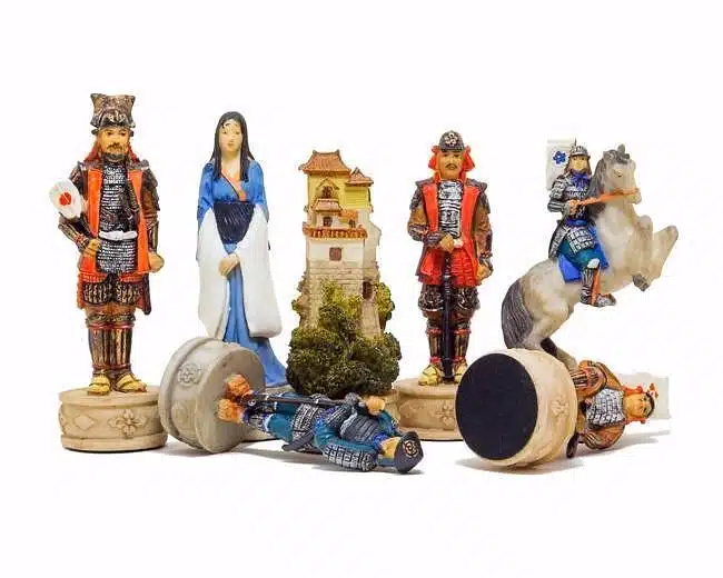 Samurai Set Schaakbord Opbergkist in Kunstleer en Handbeschilderd Schaakspel van Hars - Afbeelding 10