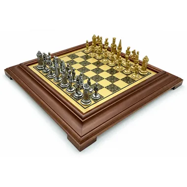 Camelot Koning Arthur schaakset op houten kist, totaalbeeld