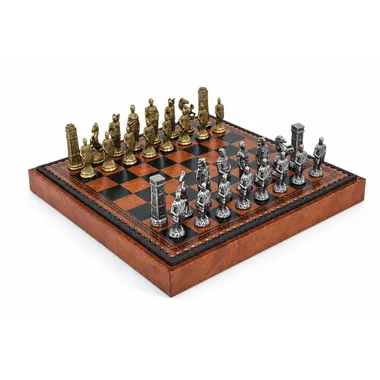 Schaakset Romeinen vs Barbaren VII met schaakbord in kunstleer en opbergkist