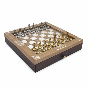 Houten schaakbord met opbergla en metalen Staunton-schaakstukken