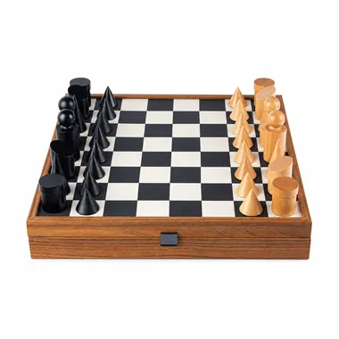 Bauhaus schaakspel zwart-wit, geometrische stukken opgesteld op het bord