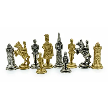 Gouden en zilveren stukken van het Camelot schaakspel, gedetailleerde middeleeuwse figuren