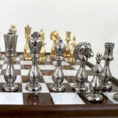 Jeu d'Échecs Arabesque - Échiquier en bois et Albâtre de Toscane avec tiroir & Pièces en métal plaqué or
