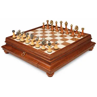Compleet schaakspel op houten en albasten schaakbord met opbergla
