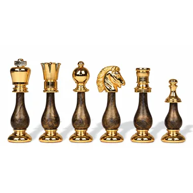 Detail van de gouden stukken in massief messing, koning, toren en paard