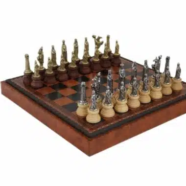 Middeleeuws Schaakspel - Schaak-, Dam- en Backgammonbord in Bruin/Zwart Kunstleer met Opbergvak & Schaakstukken in Metaal