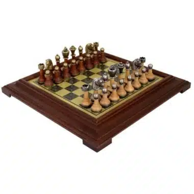 Schaakbord met Houten Lijst en Speelvlak met Messingeffect & Staunton Schaakspel in Metaal en Hout
