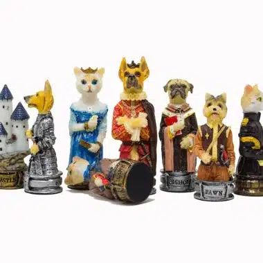 Alternative view of Schaakspel Honden en Katten in Hars met Similileren Schaakbord Bordeauxrood en Goud