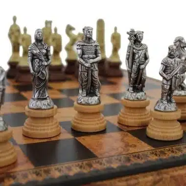Alternative view of Schaakspel Romeinen vs Barbaren - Schaakbord, Damspel en Backgammon in Kunstleer met Opbergvak & Schaakstukken van Metaal en Hout