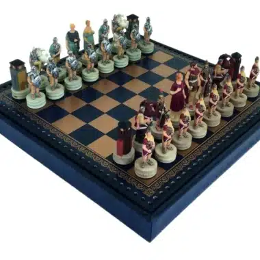 Schaakspel Romeinen VS Grieken in Resin met Schaakbord in Goud-Blauw Kunstleer en Opbergvak